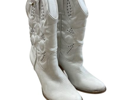 Boots Western By Volatile In White, Size: 9 For Cheap